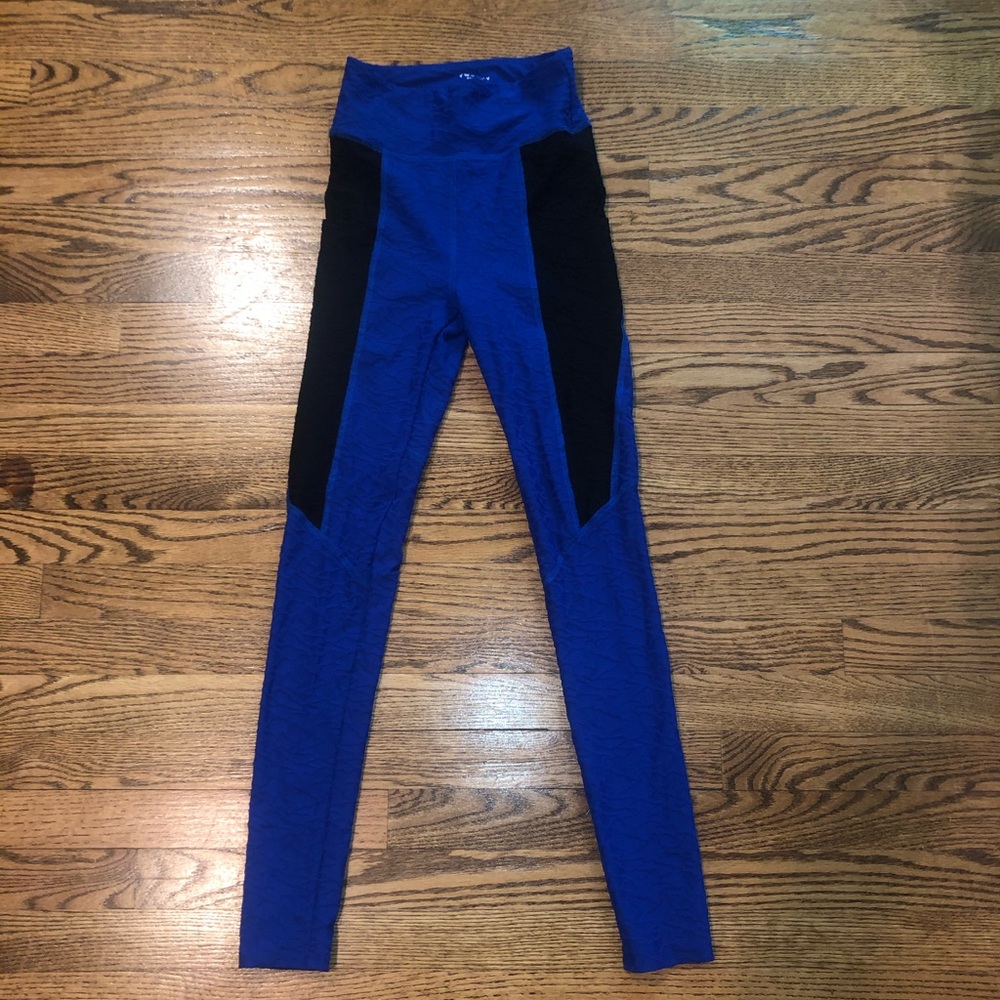 3-D texture leggings with side pockets